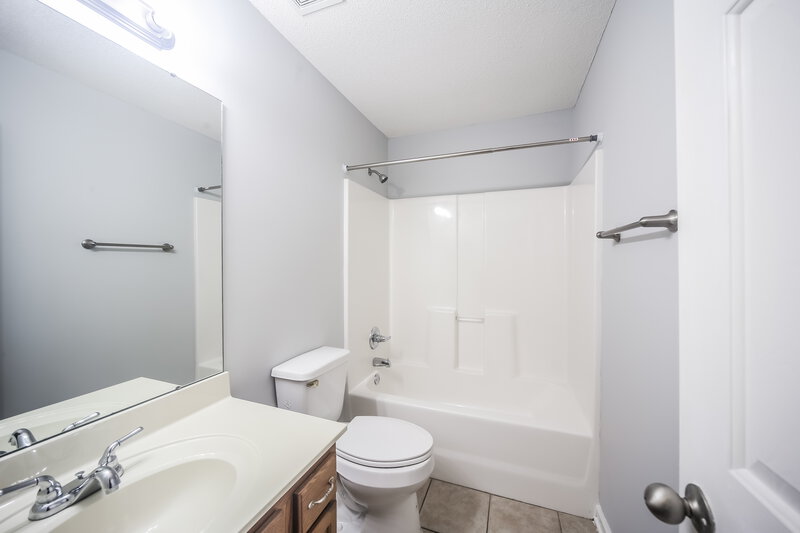 2,050/Mo, 7849 Meadow Ridge Ln Olive Branch, MS 38654 Bathroom View