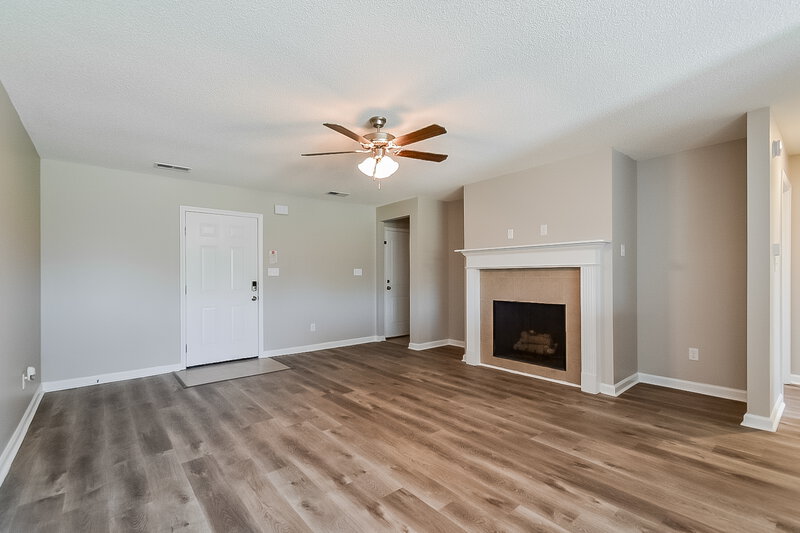 1,605/Mo, 7067 Hurt Rd Horn Lake, MS 38637 Living Room View