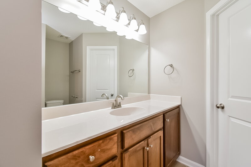 1,605/Mo, 7067 Hurt Rd Horn Lake, MS 38637 Main Bathroom View 2