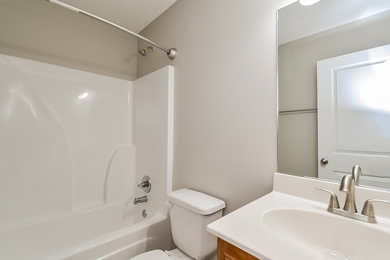 1,605/Mo, 7067 Hurt Rd Horn Lake, MS 38637 Bathroom View