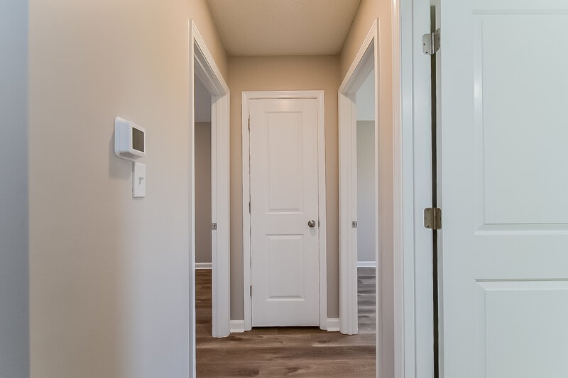 1,605/Mo, 7067 Hurt Rd Horn Lake, MS 38637 Hallway View