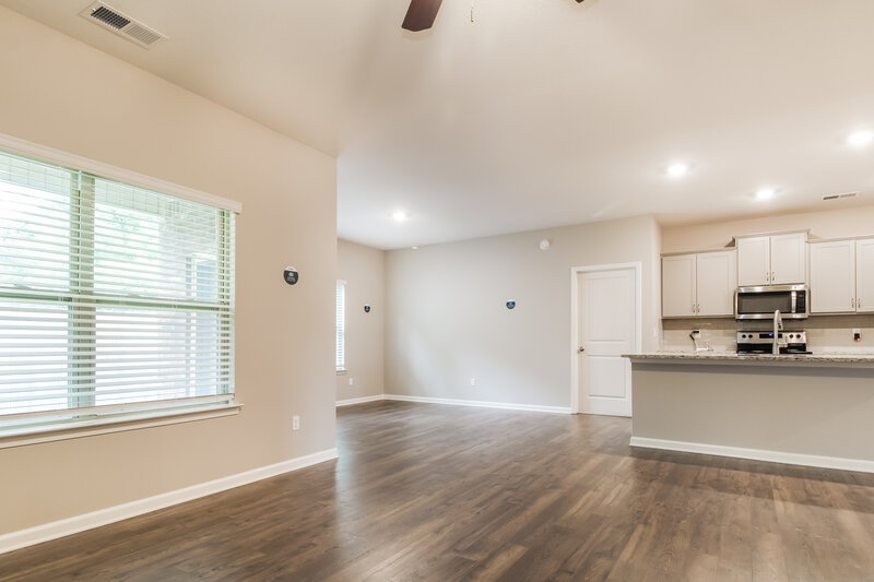 2,105/Mo, 365 Beau Tisdale Dr Oakland, TN 38060 Living Room View 3
