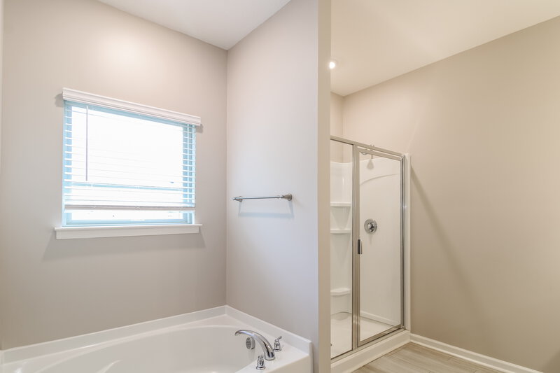 2,105/Mo, 365 Beau Tisdale Dr Oakland, TN 38060 Main Bathroom View