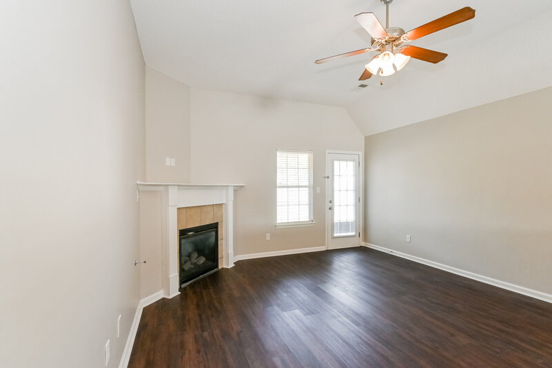 1,795/Mo, 7345 Green Ash Dr Olive Branch, MS 38654 Living Room View 2