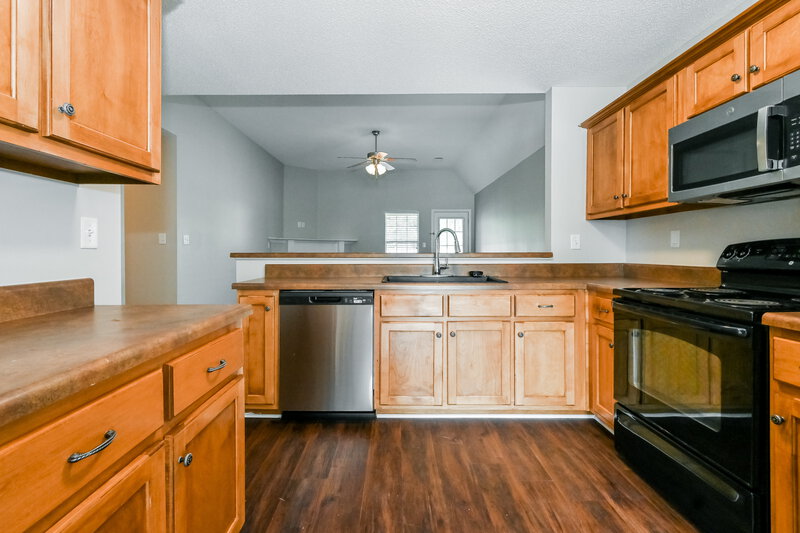 1,795/Mo, 7345 Green Ash Dr Olive Branch, MS 38654 Kitchen View 2