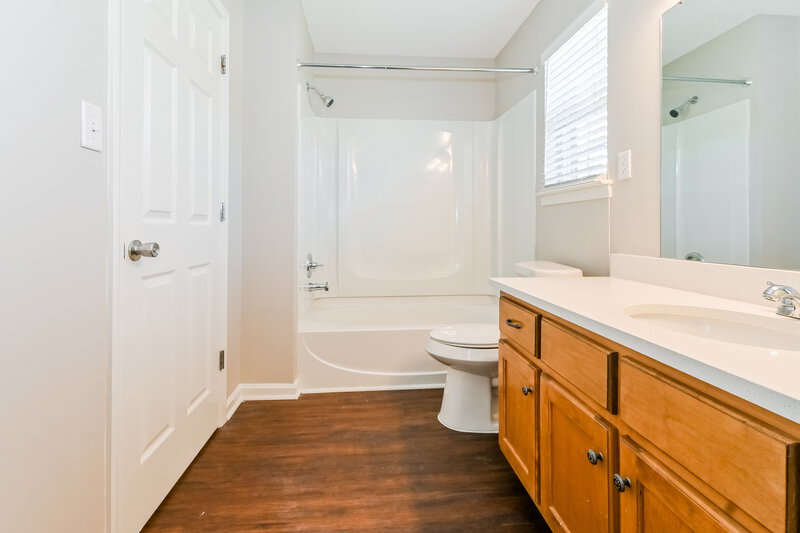 1,795/Mo, 7345 Green Ash Dr Olive Branch, MS 38654 Main Bathroom View