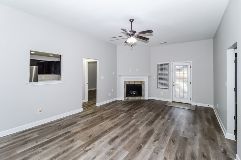 1,700/Mo, 7938 Mulberry Blvd Southaven, MS 38671 Living Room View 2