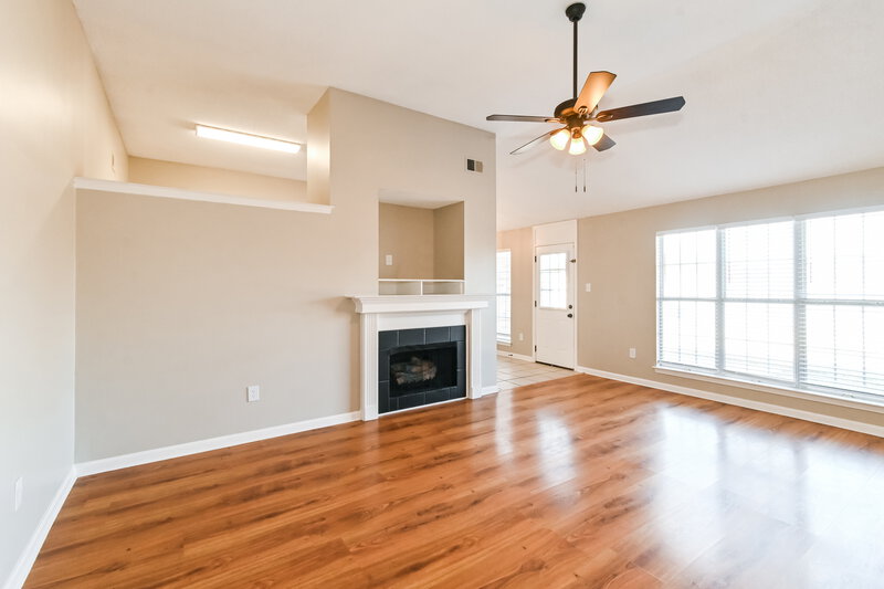 2,100/Mo, 1733 Timber Creek Dr Hernando, MS 38632 Living Room View 2