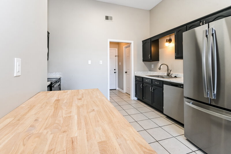 2,100/Mo, 1733 Timber Creek Dr Hernando, MS 38632 Kitchen View 2