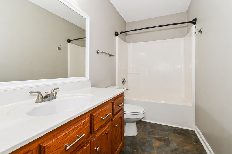 2,100/Mo, 1733 Timber Creek Dr Hernando, MS 38632 Bathroom View