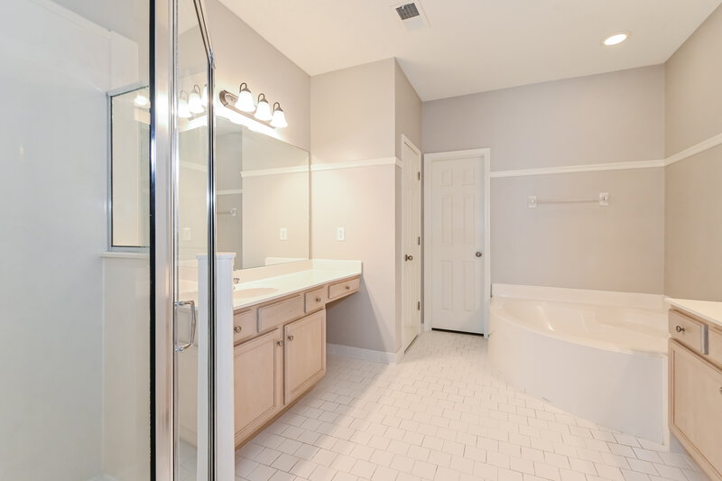2,070/Mo, 8730 Eagle View Dr Cordova, TN 38018 Main Bathroom View