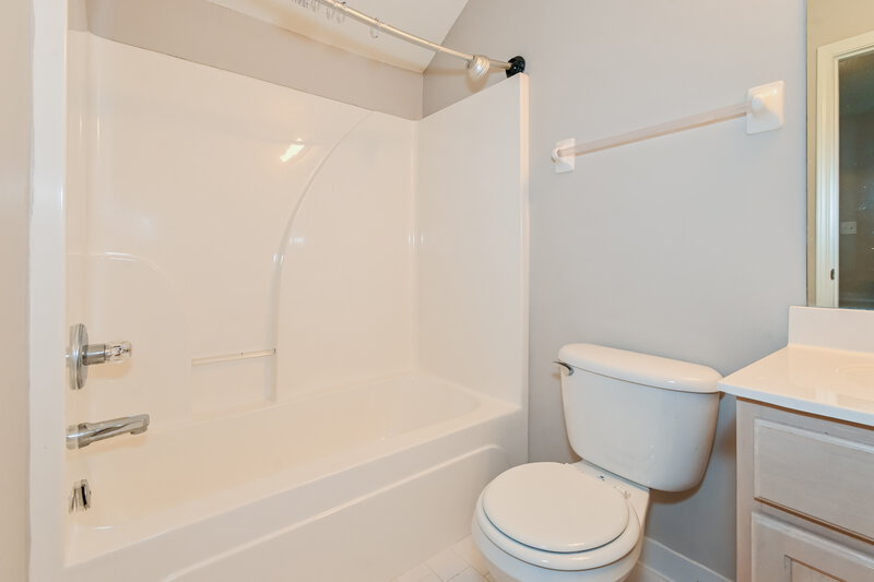 2,070/Mo, 8730 Eagle View Dr Cordova, TN 38018 Bathroom View