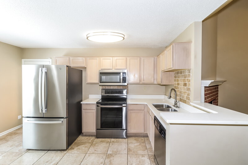 1,775/Mo, 7091 Ireland Dr Cordova, TN 38018 Kitchen View