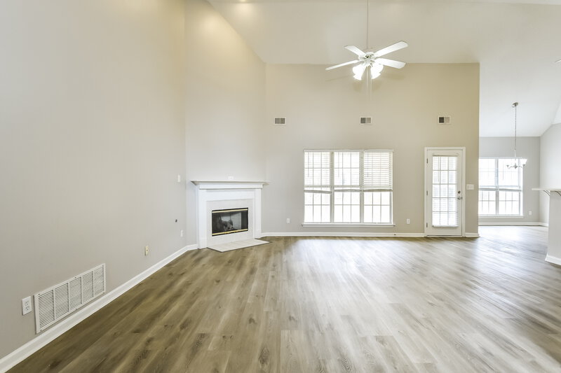 1,975/Mo, 13218 Sandbourne S Olive Branch, MS 38654 Living Room View