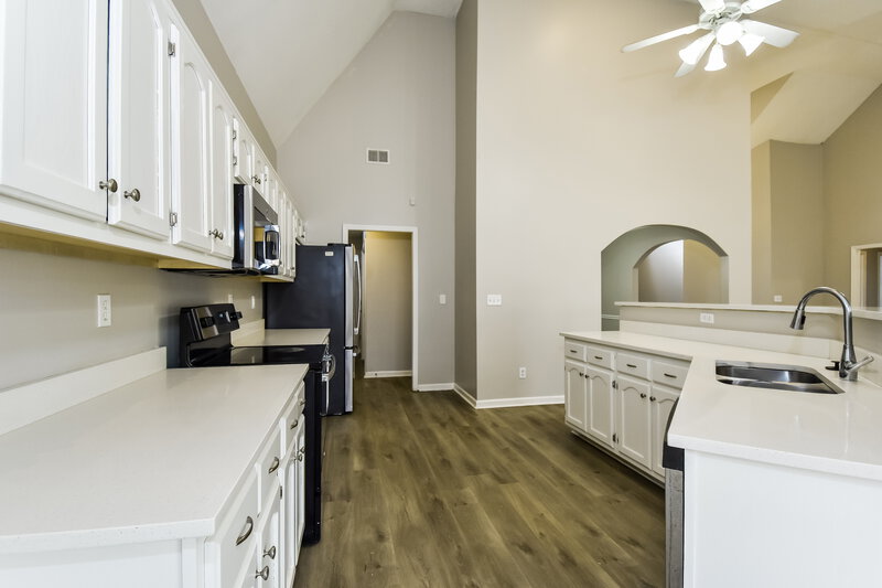 1,975/Mo, 13218 Sandbourne S Olive Branch, MS 38654 Kitchen View 2
