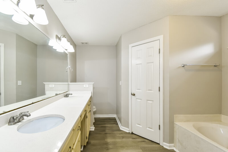 1,975/Mo, 13218 Sandbourne S Olive Branch, MS 38654 Main Bathroom View