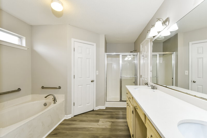 1,975/Mo, 13218 Sandbourne S Olive Branch, MS 38654 Main Bathroom View 2