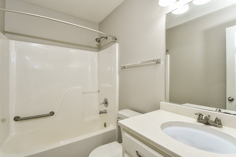1,975/Mo, 13218 Sandbourne S Olive Branch, MS 38654 Bathroom View