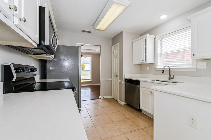 2,070/Mo, 1141 Red Fern Cir E Cordova, TN 38018 Kitchen View 2