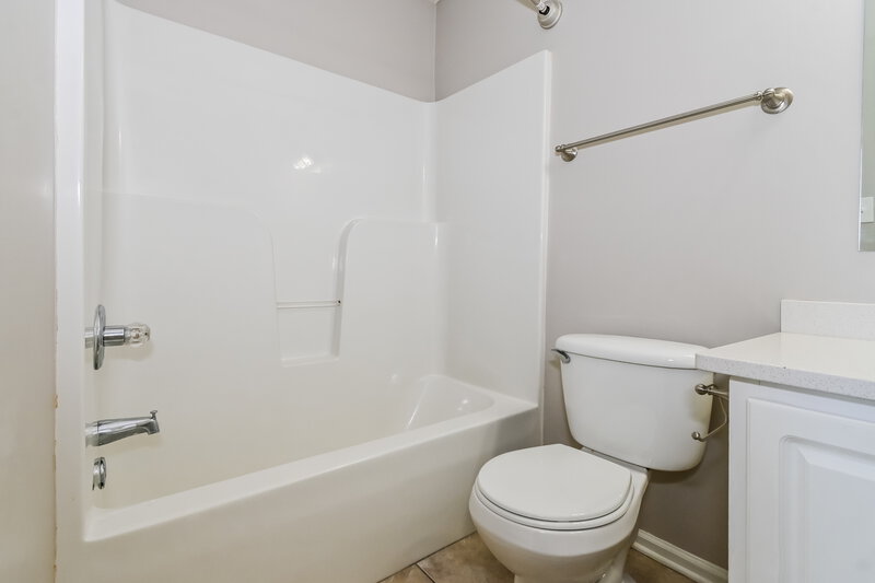 2,070/Mo, 1141 Red Fern Cir E Cordova, TN 38018 Bathroom View