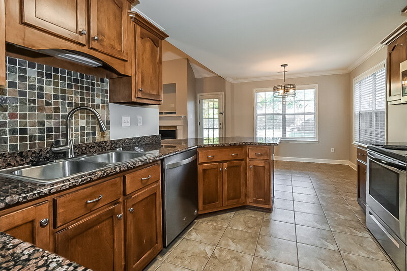 2,980/Mo, 2936 Glennbury Ln Southaven, MS 38672 Kitchen View 2