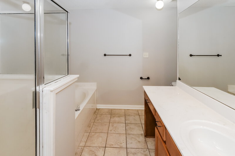 1,710/Mo, 10247 Morning Hill Dr Cordova, TN 38016 Main Bathroom View