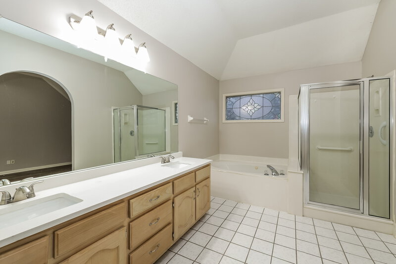 1,915/Mo, 2582 Hearth Stone Dr Cordova, TN 38016 Main Bathroom View