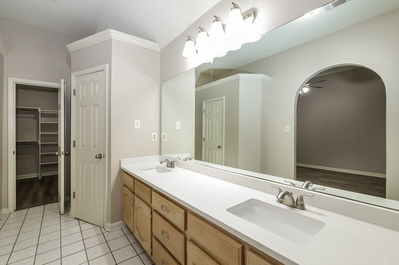 1,915/Mo, 2582 Hearth Stone Dr Cordova, TN 38016 Main Bathroom View 2