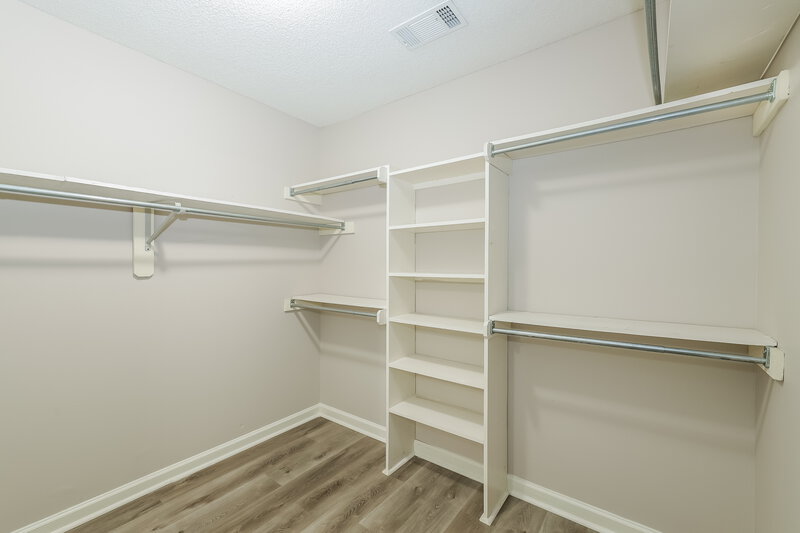 1,915/Mo, 2582 Hearth Stone Dr Cordova, TN 38016 Walk In Closet View