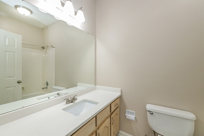 1,915/Mo, 2582 Hearth Stone Dr Cordova, TN 38016 Bathroom View