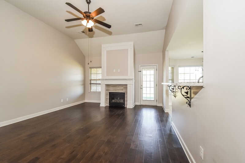 2,355/Mo, 3469 Marion Ln Southaven, MS 38672 Living Room View 2