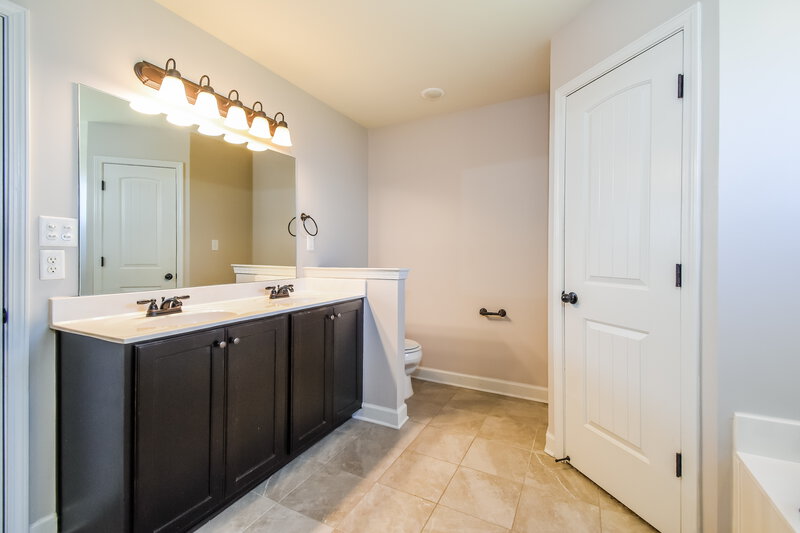 2,355/Mo, 3469 Marion Ln Southaven, MS 38672 Main Bathroom View 2