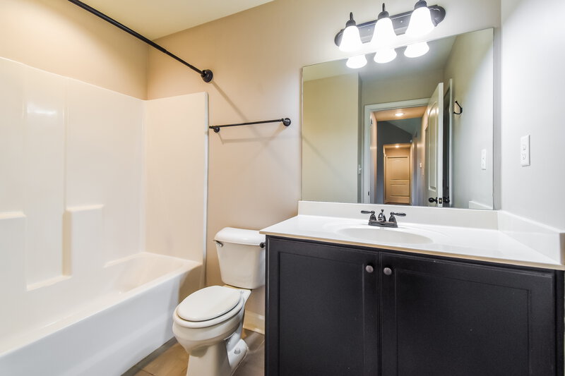 2,355/Mo, 3469 Marion Ln Southaven, MS 38672 Bathroom View
