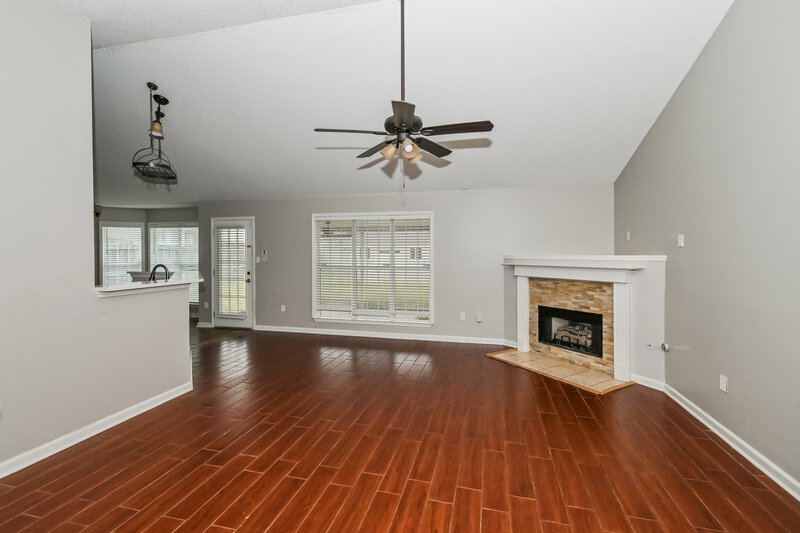 1,855/Mo, 1923 Clairmont Dr Southaven, MS 38671 Living Room View 2