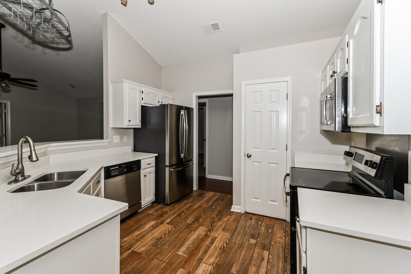 1,855/Mo, 1923 Clairmont Dr Southaven, MS 38671 Kitchen View 3