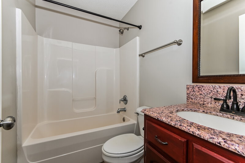 1,855/Mo, 1923 Clairmont Dr Southaven, MS 38671 Bathroom View