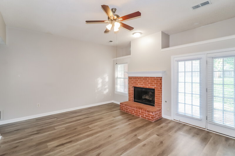 1,940/Mo, 4385 Muskerry Cove Memphis, TN 38125 Living Room View