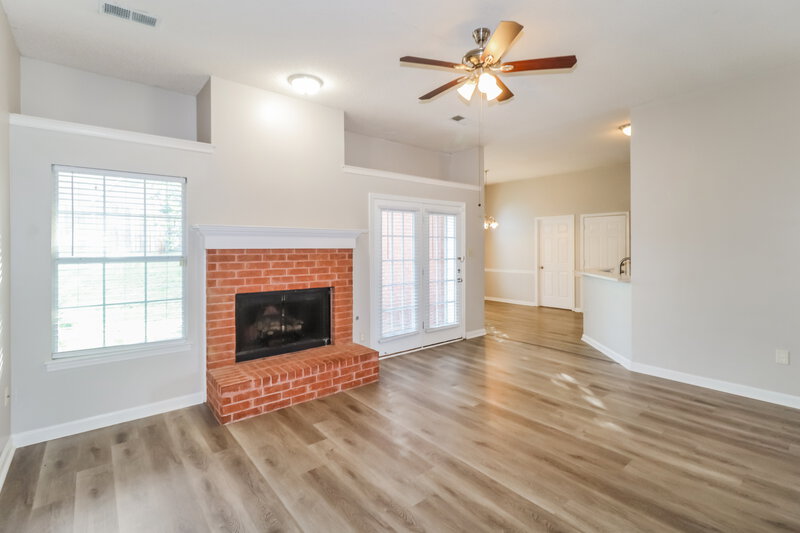 1,940/Mo, 4385 Muskerry Cove Memphis, TN 38125 Living Room View 2
