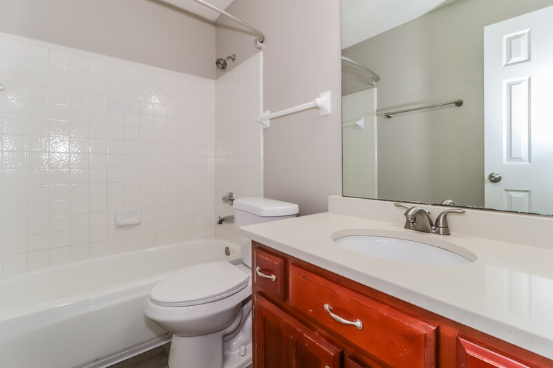 1,940/Mo, 4385 Muskerry Cove Memphis, TN 38125 Bathroom View