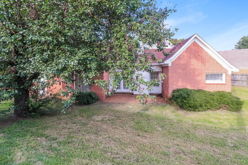 1,940/Mo, 4385 Muskerry Cove Memphis, TN 38125 Rear View