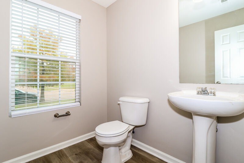 1,710/Mo, 10041 Chariden Dr Cordova, TN 38016 Bathroom View