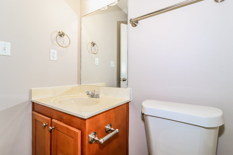 1,710/Mo, 10041 Chariden Dr Cordova, TN 38016 Bathroom View 2