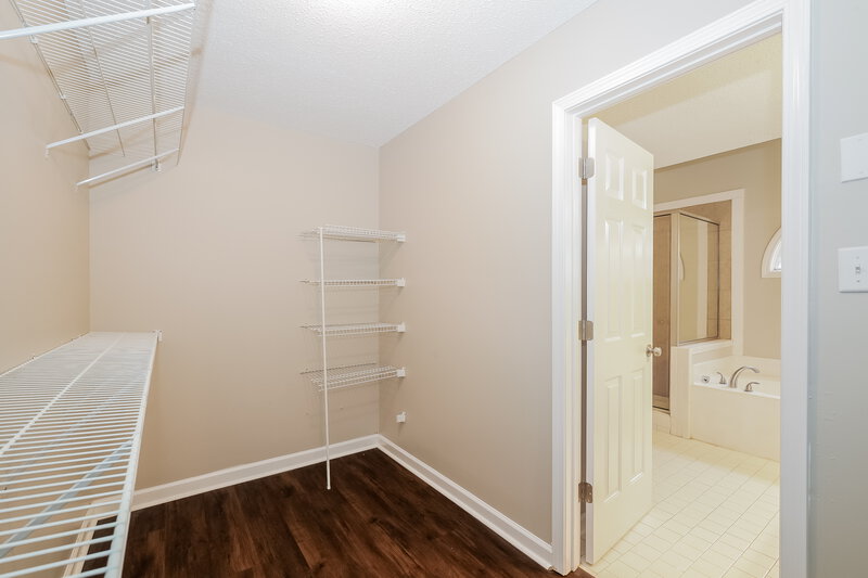 3,070/Mo, 4123 Golf View Cv Bartlett, TN 38135 Walk In Closet View
