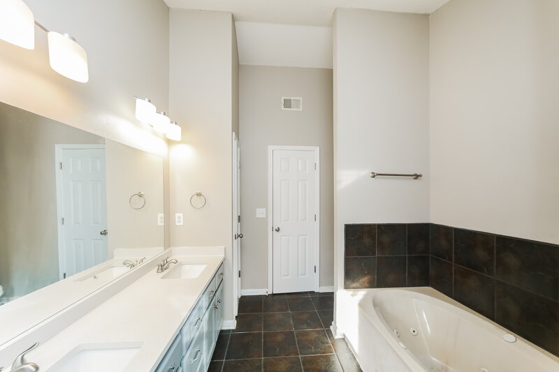 1,585/Mo, 1403 Leery Cove Cordova, TN 38016 Main Bathroom View 2