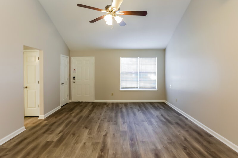 1,485/Mo, 7400 Bramble Ln Walls, MS 38680 Living Room View