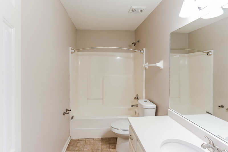 1,485/Mo, 7400 Bramble Ln Walls, MS 38680 Main Bathroom View