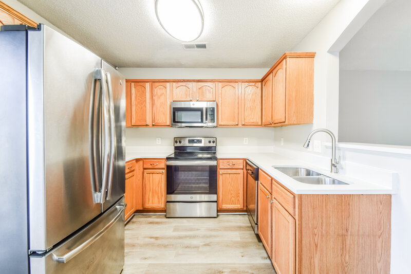 1,790/Mo, 1107 Breezy Valley Dr Cordova, TN 38018 Kitchen View 2