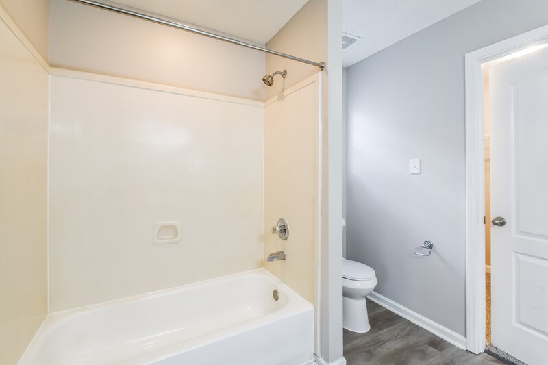 1,790/Mo, 1107 Breezy Valley Dr Cordova, TN 38018 Main Bathroom View