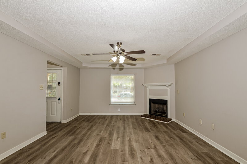 1,875/Mo, 7163 Windsor Dr Horn Lake, MS 38637 Living Room View 3