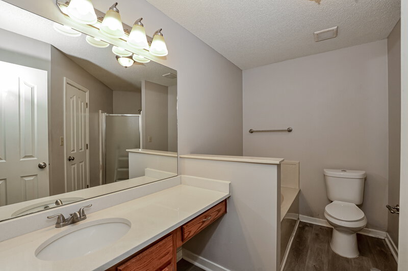 1,875/Mo, 7163 Windsor Dr Horn Lake, MS 38637 Main Bathroom View